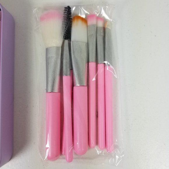 Hello Kitty Girls Brush make up set with purple tin - Picture 3 of 10